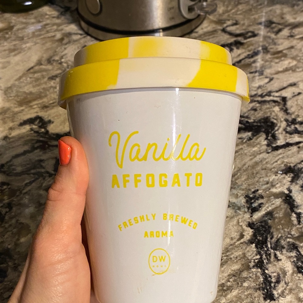 Free with purchase - DW Home Vanilla Affogato Bath Soak - Yellow and White